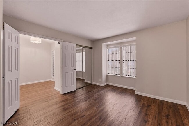 Building Photo - 2410 Pickwick Dr