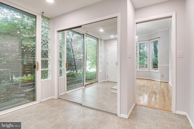 Building Photo - 6525 Byrnes Dr