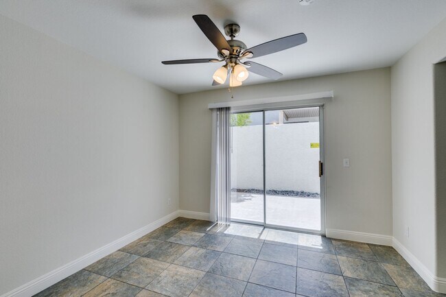Building Photo - Modern 2 Bed, 2.5 Bath Henderson Townhome