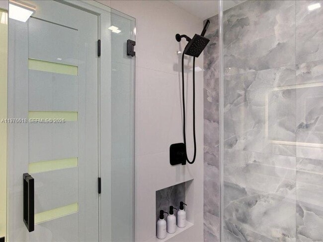 Building Photo - 103 Tropicana Dr