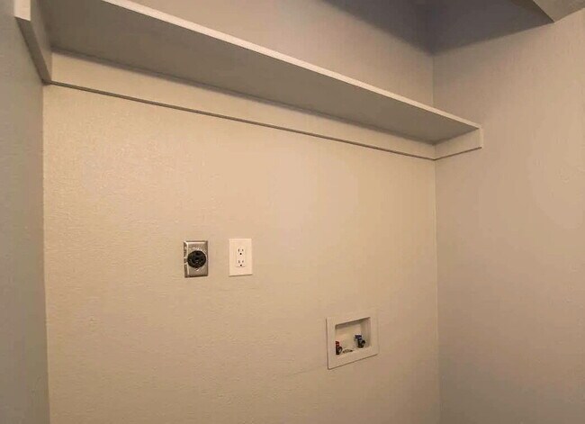 Building Photo - SPACIOUS EAST VALLEY LIVING IN PRIME MESA LOCATION WITH POOL ACCESS