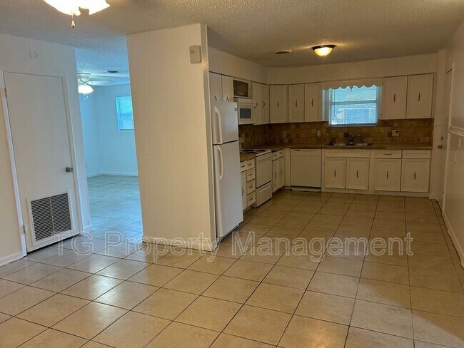 Building Photo - 3914 Rodby Dr