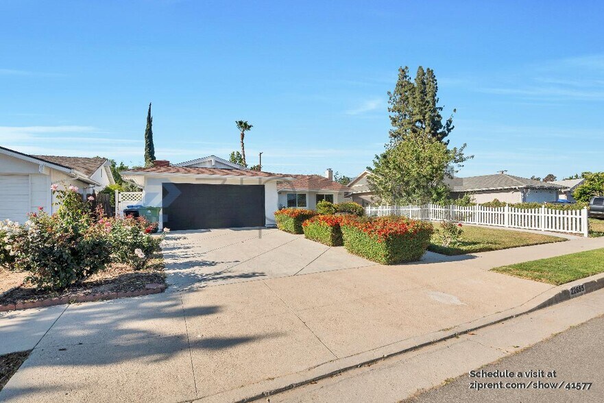 Building Photo - 22655 Strathern St