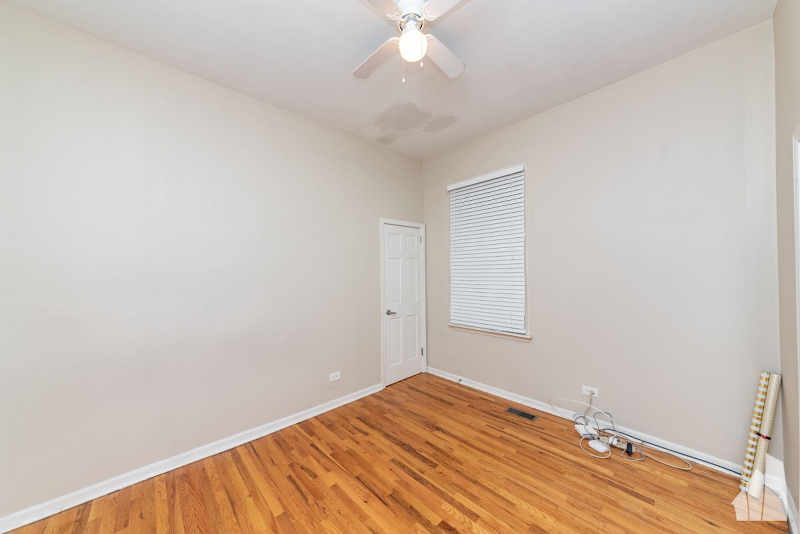 Building Photo - 1431 W Belmont Ave