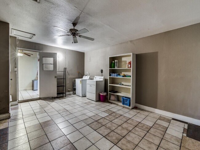 Building Photo - 1406 Ridgecrest Dr
