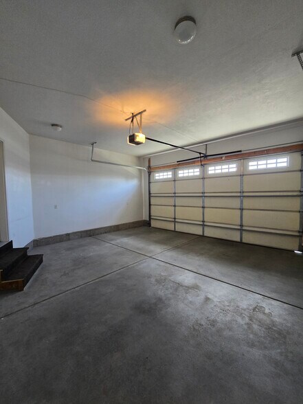 Building Photo - 287 E Rockingham Ct
