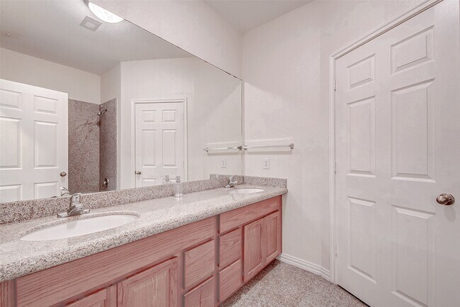 Building Photo - 9400 Bellaire Blvd