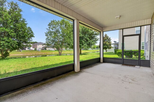 Building Photo - Large 4 bedroom home in Oakleaf