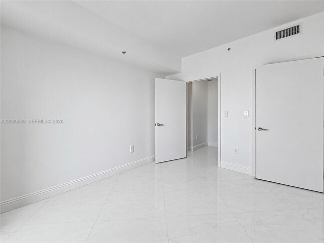 Building Photo - 1900 N Bayshore Dr