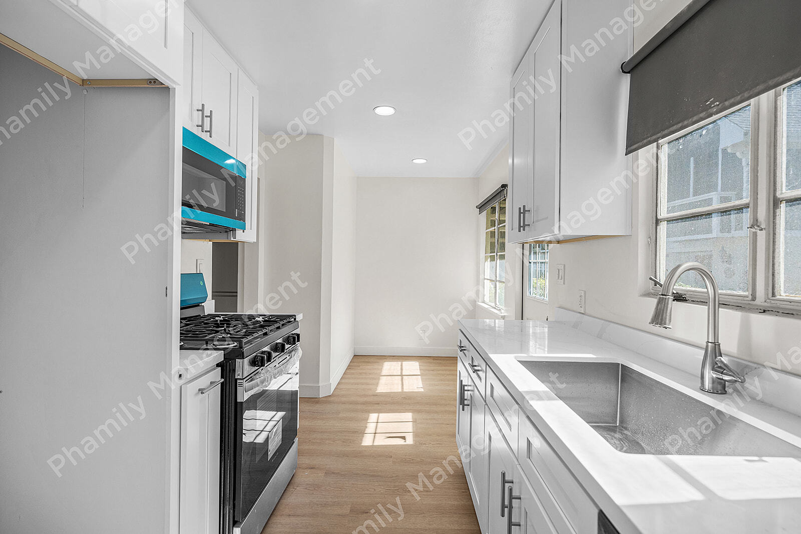 Building Photo - 426 S Los Robles Ave