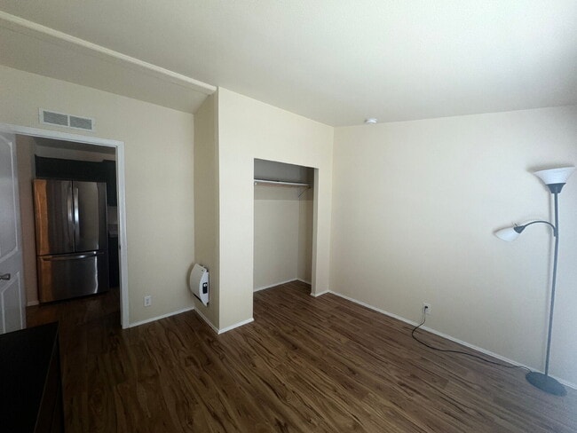 Building Photo - Remodeled 1BR Cottage on Private Wooded Lot