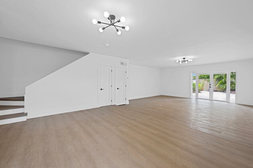 Building Photo - 13514 NE 23rd Pl