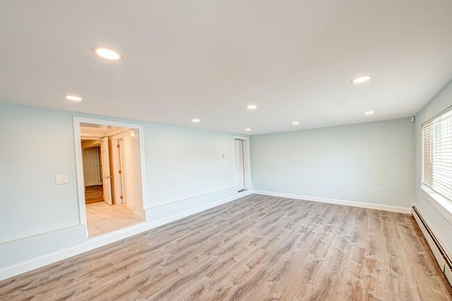 Building Photo - 107 Bayview Ave