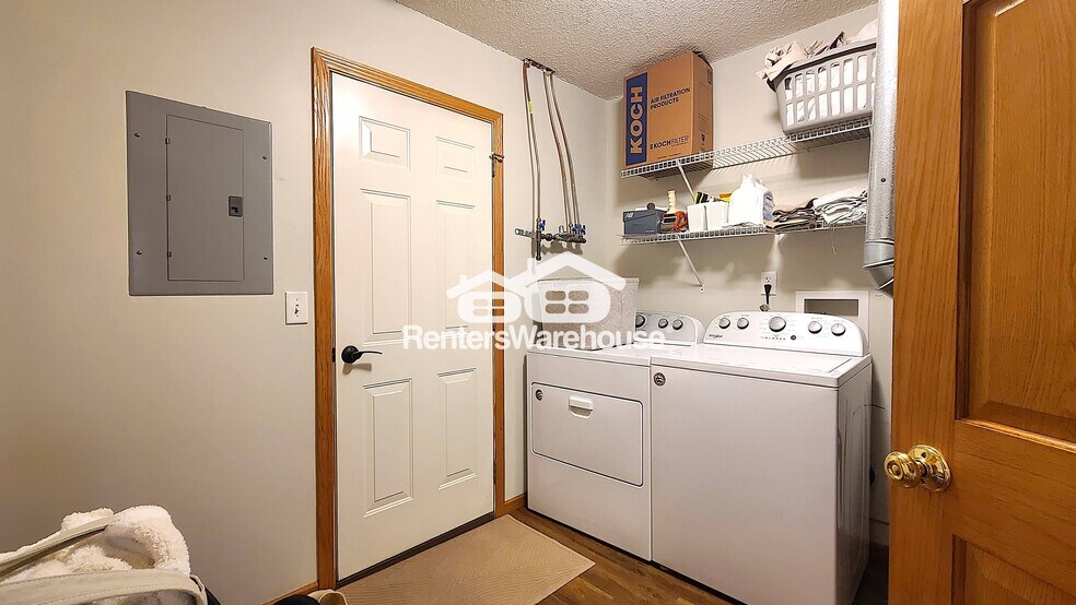 Building Photo - 280 Cedar St