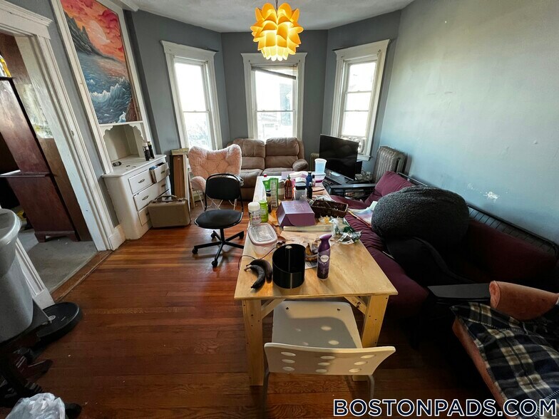 Building Photo - 3 Capen St