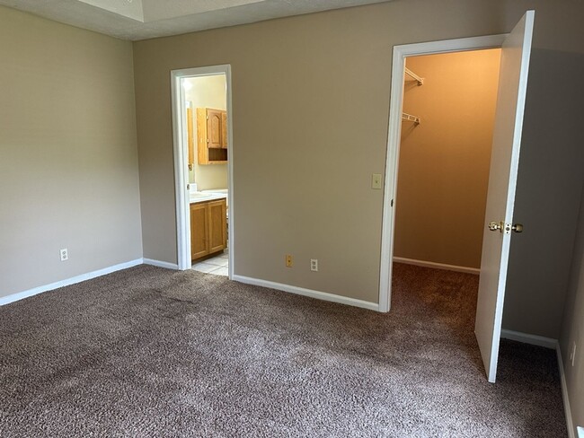 Building Photo - MOVE-IN SPECIAL! 1/2 off first month's ren...