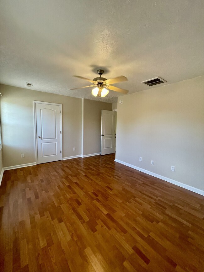 Building Photo - 607 Capstone Dr