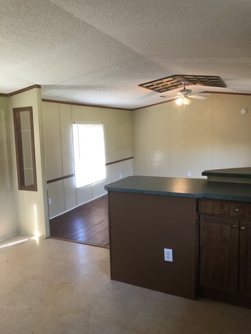 Building Photo - 28381 Petes Hwy