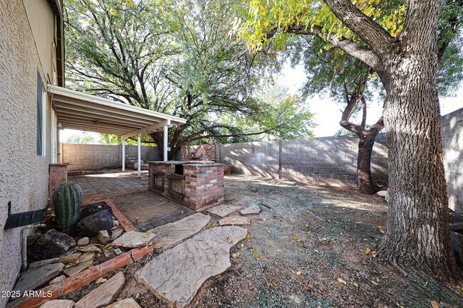 Building Photo - 214 S Rush Cir E