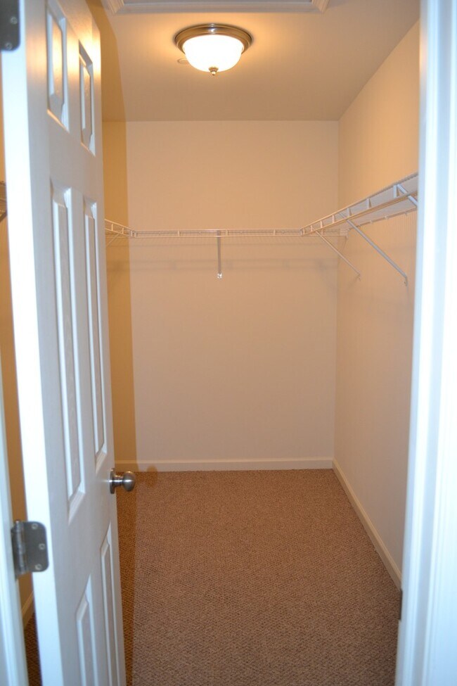 Building Photo - Fantastic Townhome - Pet Friendly (1 pet) with garage and NO MOWING!