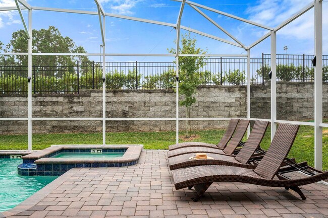 Building Photo - 9052 Sommerset Hills Dr
