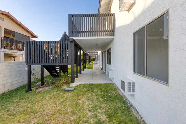 Building Photo - 3296 Franklin Ave