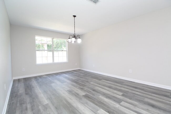 Building Photo - West Pensacola 4-Bedroom Home with Bonus R...