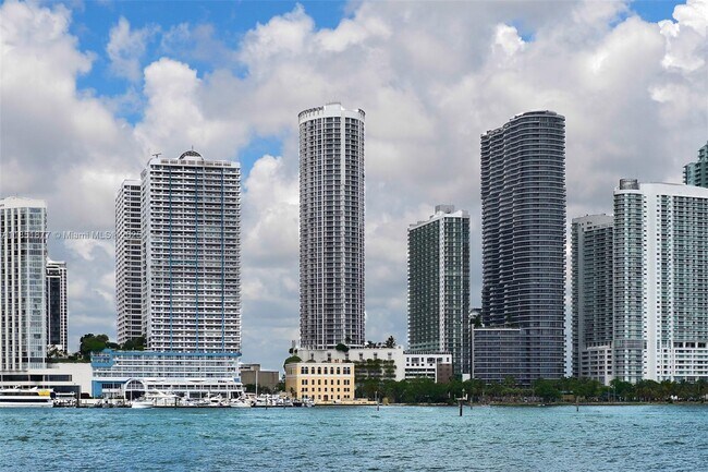 Building Photo - 1750 N Bayshore Dr
