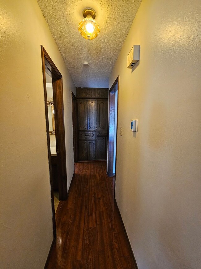 Building Photo - (3) Bed/(1.5) Bath in NE Norman Avail NOW!