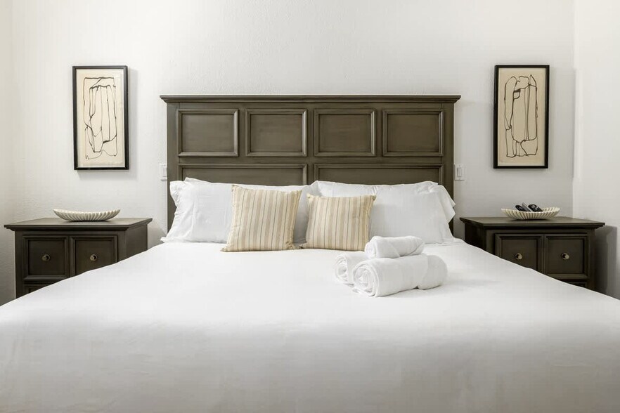 Building Photo - 1023 Sea Village Dr