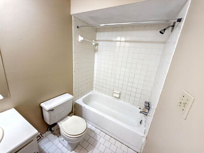 Building Photo - 3025 Chase Ln