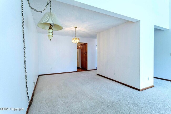 Building Photo - 909 Indian Hills Dr