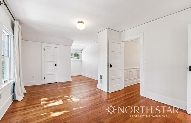 Building Photo - Charming Broadmoor Historic Farmhouse on a...