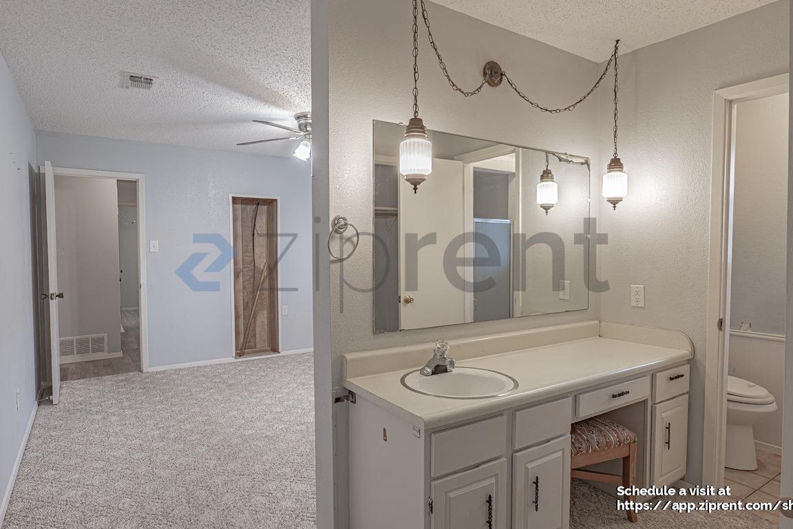 Building Photo - 1033 Princeton Pl