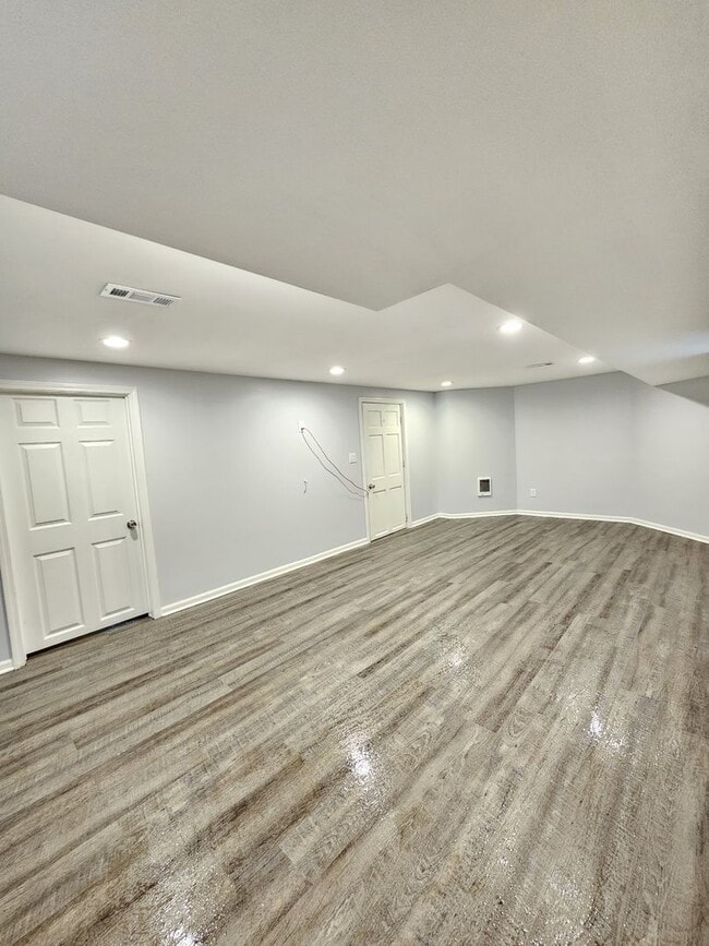 Building Photo - 2850 N Nordica Ave