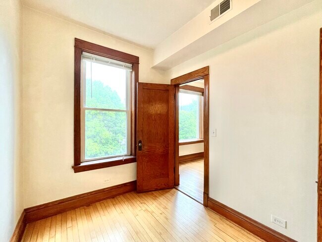 Building Photo - 3319 W Pierce Ave