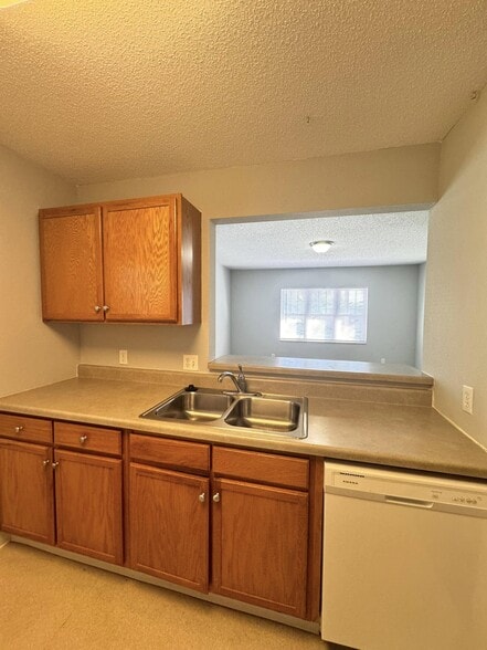 Building Photo - Linden Station Apartments