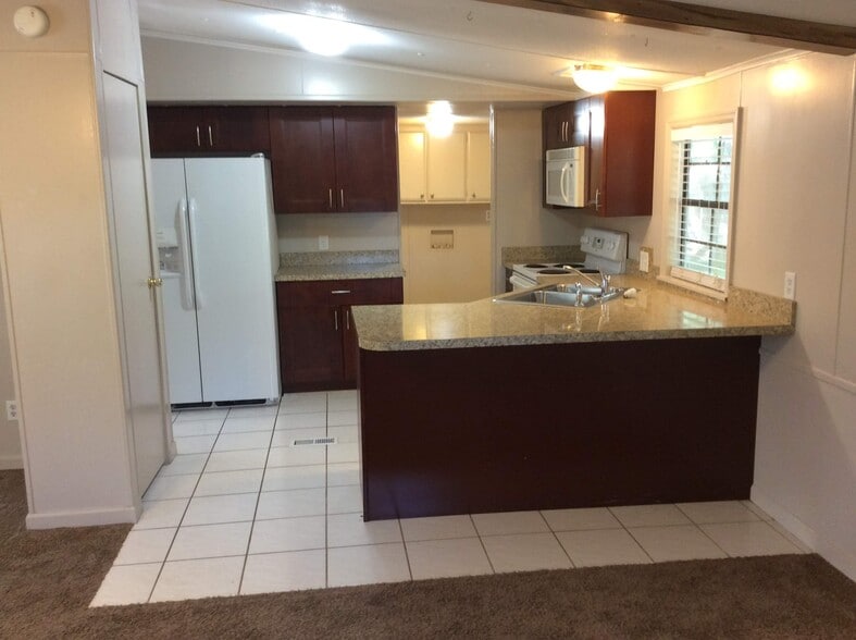 Building Photo - 8047 Mariner St