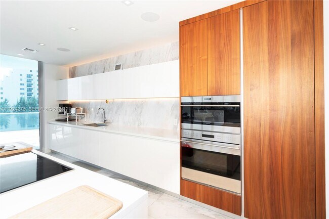 Building Photo - 701 N Fort Lauderdale Beach Blvd