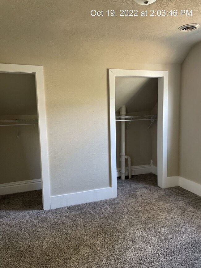 Building Photo - Updated 2 bedroom 1 bathroom home-located in Perry, IA