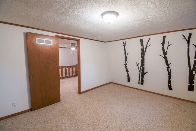 Building Photo - 44 Glen Torr