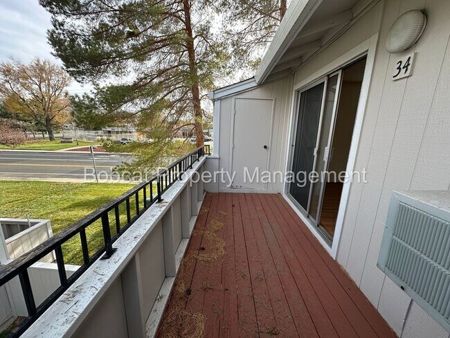 Building Photo - 400 S Saliman Rd