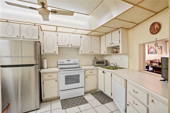 Building Photo - 1680 NE 191st St