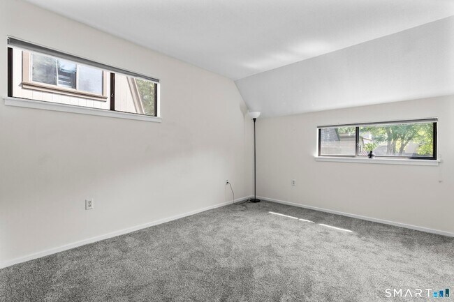 Building Photo - 43 Great Meadow Ln
