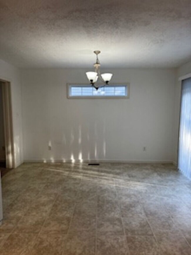 Building Photo - 73 Trimmer Trail