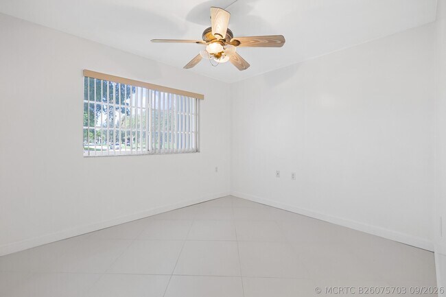 Building Photo - 1105 Bahama Bend