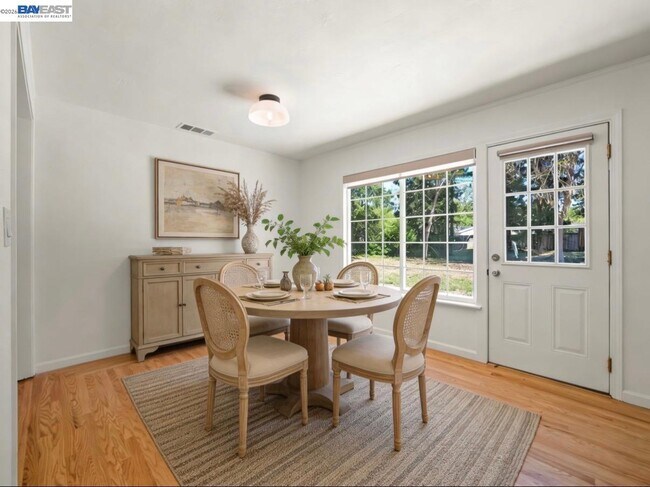 Building Photo - 72 Orchard Ct