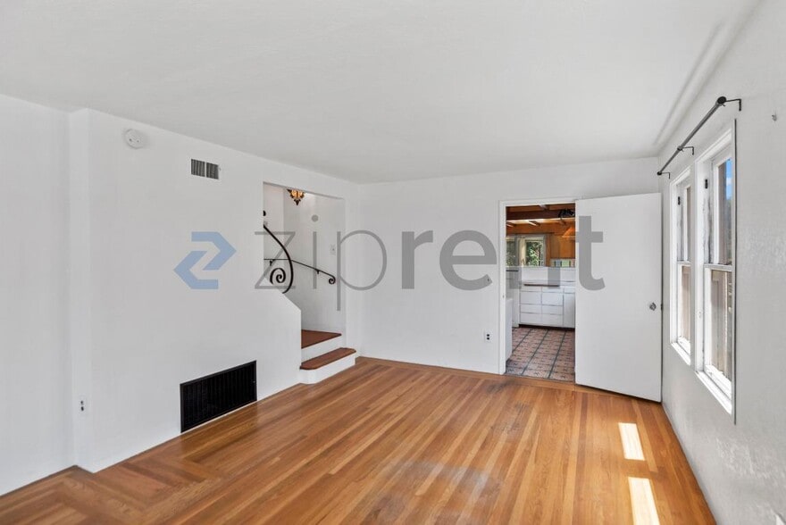 Building Photo - Unit