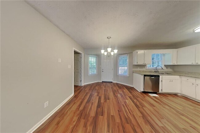 Building Photo - 121 Chantilly Ln