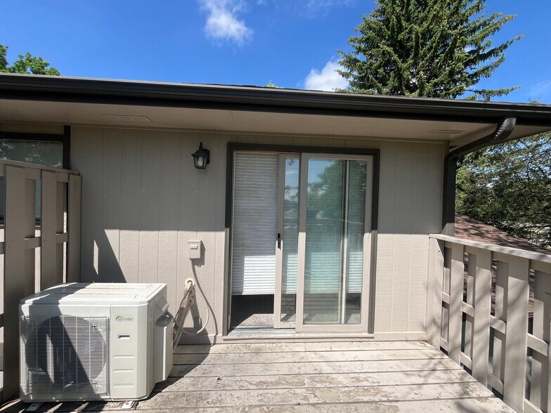 Building Photo - 2600 Parklake Ct